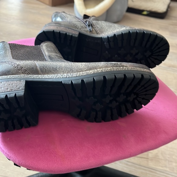 Boots - Picture 3 of 3